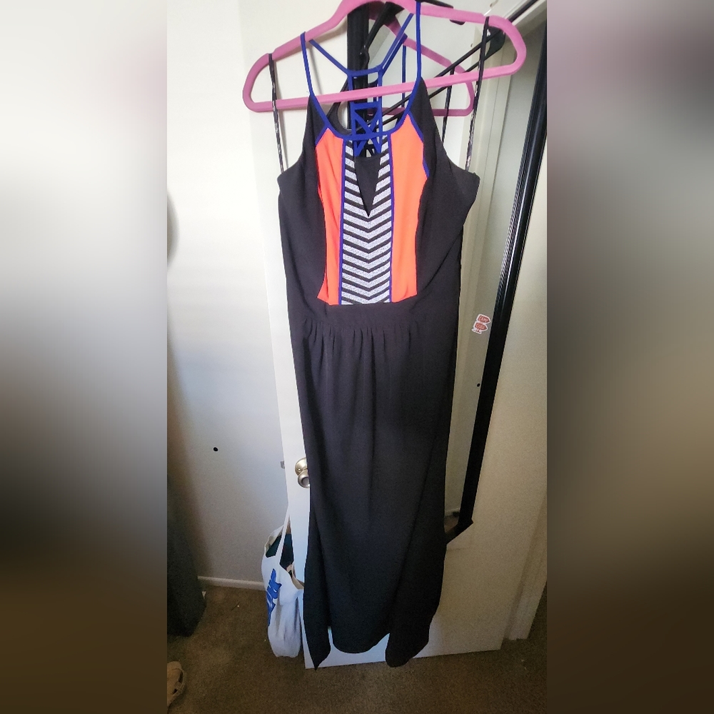 City chic maxi dress. Has halter neckline.